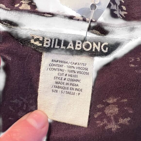 3 for $30! Billabong patterned romper. Size small - Picture 3 of 11